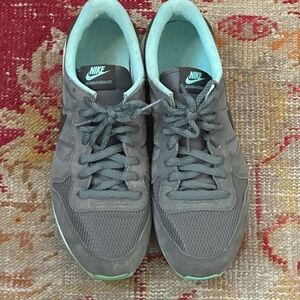 Nike Men's Charcoal and Teal Sneakers